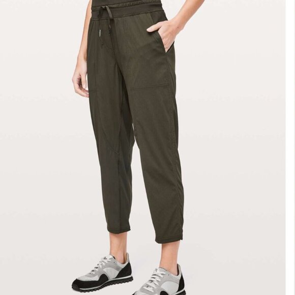 Lululemon Dance Studio Crop Joggers Sweatpants 25" - Dark Olive - Size 4 - Picture 1 of 16
